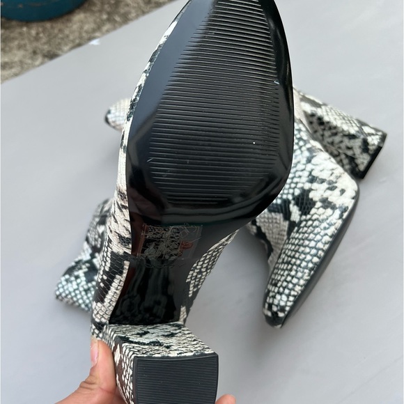 COPY - Aldo snakeskin chunky heel boots size 8.5 - Picture 5 of 6